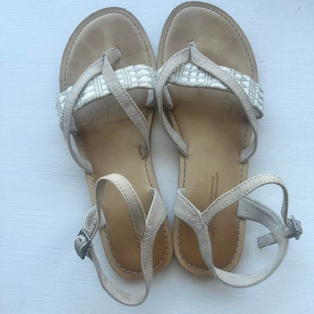 Cream and white TOMS flat sandals Women's 8,5‎ EUC
